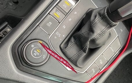 Volkswagen Tiguan II, 2017 год, 2 200 000 рублей, 13 фотография