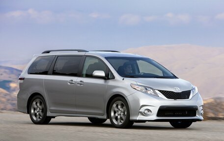 Toyota Sienna III, 2010 год, 1 750 000 рублей, 1 фотография