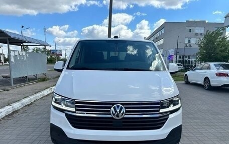 Volkswagen Caravelle T6 рестайлинг, 2020 год, 4 800 000 рублей, 16 фотография