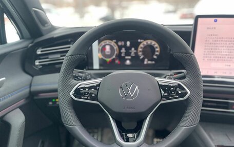 Volkswagen Tiguan, 2025 год, 4 850 000 рублей, 12 фотография