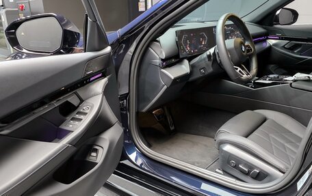 BMW 5 серия, 2024 год, 5 640 000 рублей, 11 фотография