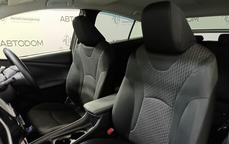 Toyota Prius IV XW50, 2016 год, 1 525 000 рублей, 8 фотография