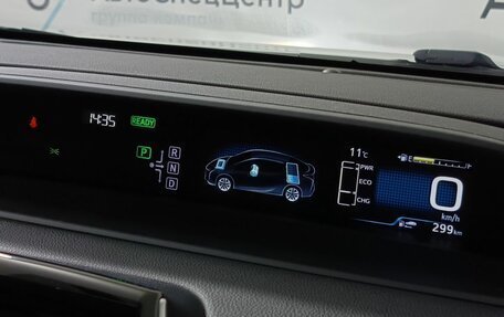 Toyota Prius IV XW50, 2016 год, 1 525 000 рублей, 12 фотография