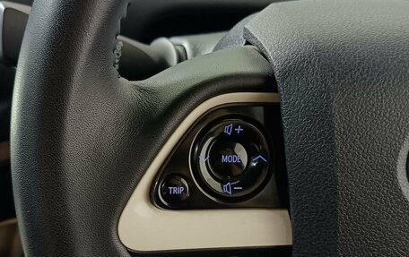 Toyota Prius IV XW50, 2016 год, 1 525 000 рублей, 13 фотография
