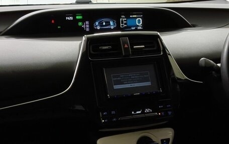 Toyota Prius IV XW50, 2016 год, 1 525 000 рублей, 11 фотография