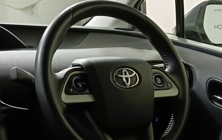 Toyota Prius IV XW50, 2016 год, 1 525 000 рублей, 14 фотография