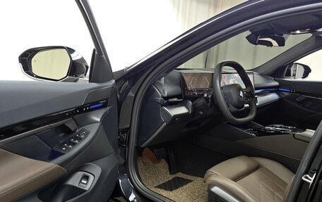 BMW 5 серия, 2024 год, 5 486 000 рублей, 11 фотография