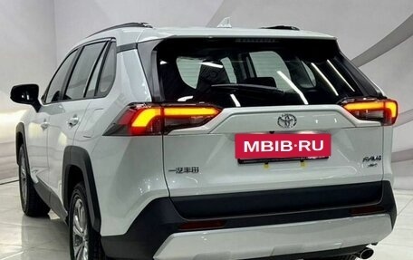 Toyota RAV4, 2025 год, 4 179 000 рублей, 9 фотография