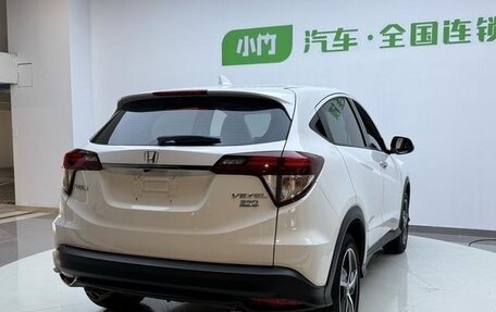 Honda Vezel, 2022 год, 1 620 000 рублей, 5 фотография