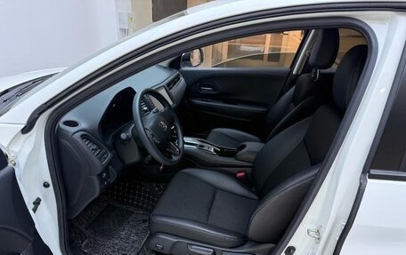 Honda Vezel, 2022 год, 1 620 000 рублей, 10 фотография