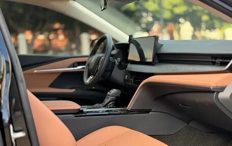 Toyota Camry, 2024 год, 3 650 000 рублей, 2 фотография