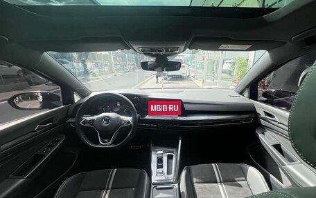 Volkswagen Golf VIII, 2021 год, 2 000 000 рублей, 11 фотография