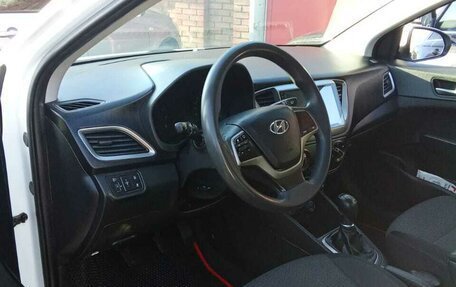 Hyundai Solaris II рестайлинг, 2018 год, 1 250 000 рублей, 11 фотография