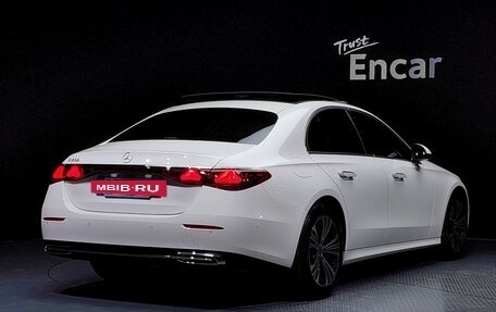 Mercedes-Benz E-Класс, 2024 год, 6 055 000 рублей, 2 фотография
