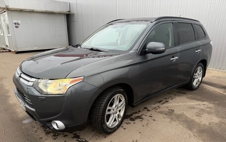 Mitsubishi Outlander III рестайлинг 3, 2013 год, 1 149 999 рублей, 4 фотография