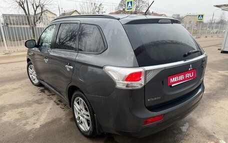 Mitsubishi Outlander III рестайлинг 3, 2013 год, 1 149 999 рублей, 8 фотография