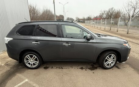 Mitsubishi Outlander III рестайлинг 3, 2013 год, 1 149 999 рублей, 12 фотография