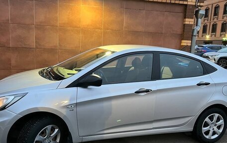 Hyundai Solaris II рестайлинг, 2011 год, 850 000 рублей, 3 фотография