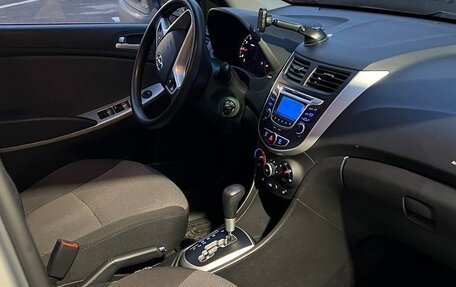 Hyundai Solaris II рестайлинг, 2011 год, 850 000 рублей, 5 фотография