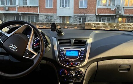 Hyundai Solaris II рестайлинг, 2011 год, 850 000 рублей, 7 фотография