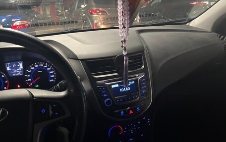 Hyundai Solaris II рестайлинг, 2015 год, 860 000 рублей, 10 фотография