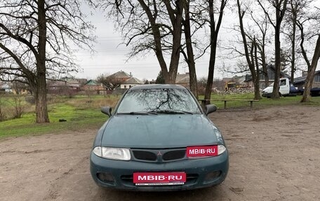 Mitsubishi Carisma I, 1998 год, 235 000 рублей, 1 фотография