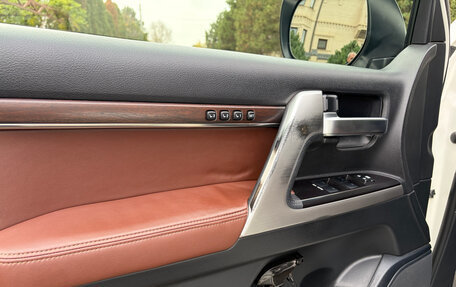 Toyota Land Cruiser 200, 2016 год, 4 590 000 рублей, 13 фотография