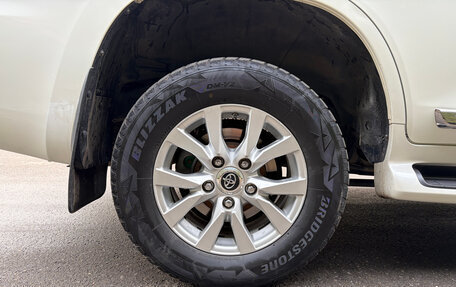 Toyota Land Cruiser 200, 2016 год, 4 590 000 рублей, 26 фотография