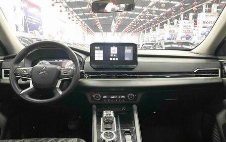 Mitsubishi Outlander, 2023 год, 4 350 000 рублей, 7 фотография