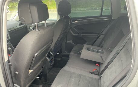 Volkswagen Tiguan II, 2018 год, 2 390 000 рублей, 9 фотография