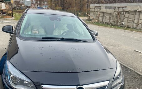 Opel Astra J, 2010 год, 700 000 рублей, 1 фотография