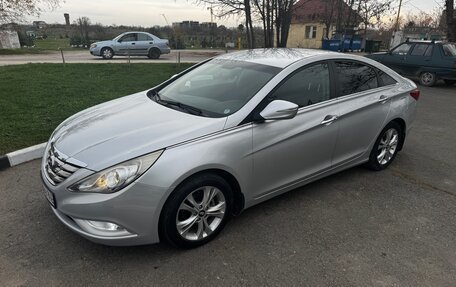 Hyundai Sonata VI, 2011 год, 1 000 000 рублей, 3 фотография