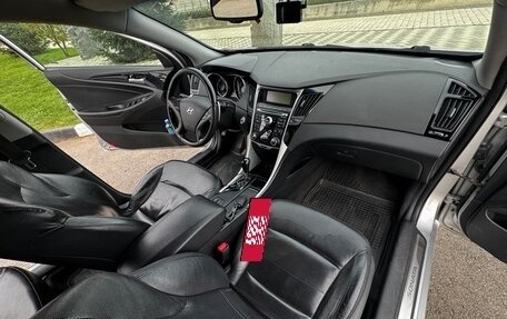 Hyundai Sonata VI, 2011 год, 1 000 000 рублей, 9 фотография