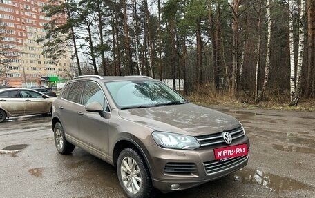 Volkswagen Touareg III, 2012 год, 1 990 000 рублей, 2 фотография