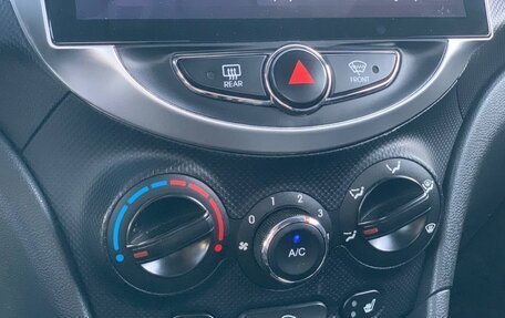 Hyundai Solaris II рестайлинг, 2011 год, 740 000 рублей, 16 фотография