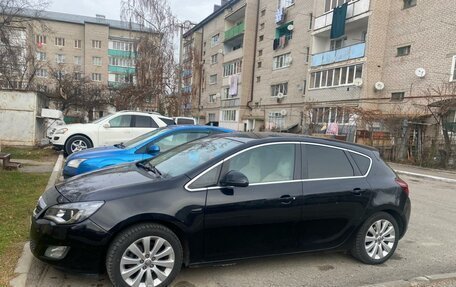 Opel Astra J, 2010 год, 700 000 рублей, 2 фотография