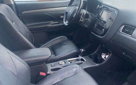 Mitsubishi Outlander III рестайлинг 3, 2013 год, 1 410 000 рублей, 5 фотография