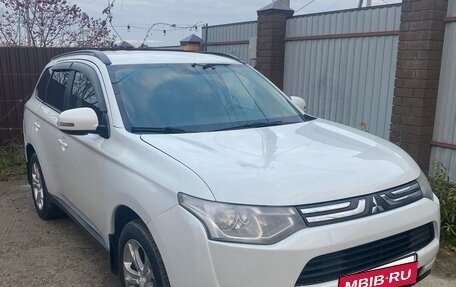 Mitsubishi Outlander III рестайлинг 3, 2013 год, 1 410 000 рублей, 3 фотография