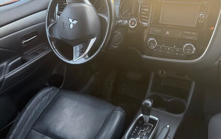 Mitsubishi Outlander III рестайлинг 3, 2013 год, 1 410 000 рублей, 7 фотография