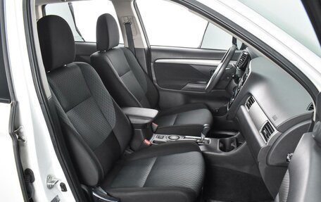 Mitsubishi Outlander III рестайлинг 3, 2015 год, 1 665 000 рублей, 8 фотография