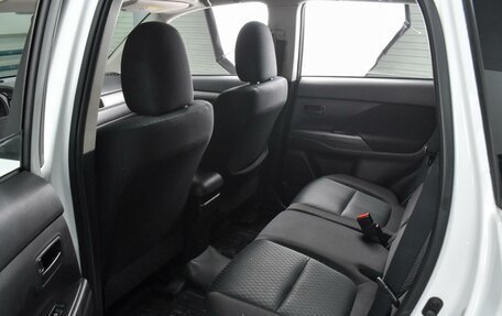 Mitsubishi Outlander III рестайлинг 3, 2015 год, 1 665 000 рублей, 11 фотография