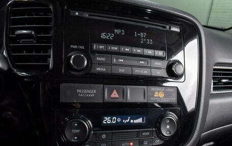 Mitsubishi Outlander III рестайлинг 3, 2015 год, 1 665 000 рублей, 12 фотография