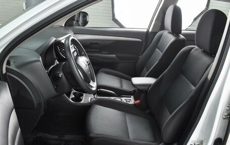 Mitsubishi Outlander III рестайлинг 3, 2015 год, 1 665 000 рублей, 10 фотография