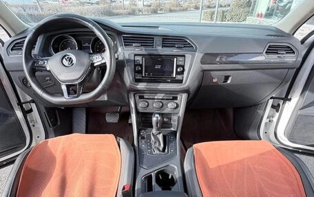 Volkswagen Tiguan II, 2021 год, 1 830 000 рублей, 7 фотография