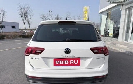Volkswagen Tiguan II, 2021 год, 1 830 000 рублей, 5 фотография