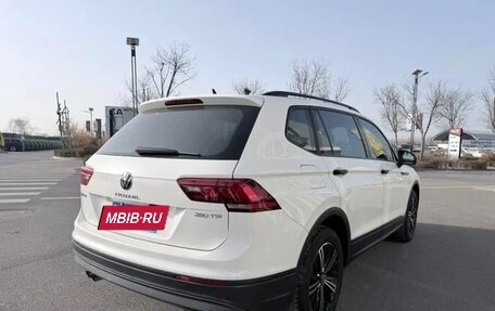 Volkswagen Tiguan II, 2021 год, 1 830 000 рублей, 4 фотография