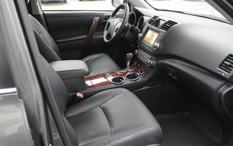 Toyota Highlander III, 2011 год, 1 689 000 рублей, 10 фотография