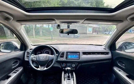 Honda Vezel, 2021 год, 1 350 000 рублей, 6 фотография