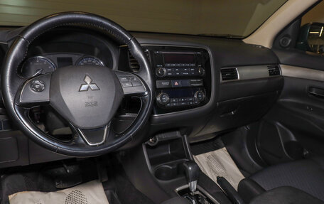 Mitsubishi Outlander III рестайлинг 3, 2015 год, 1 889 000 рублей, 16 фотография