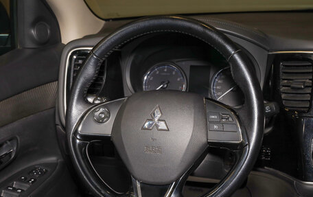 Mitsubishi Outlander III рестайлинг 3, 2015 год, 1 889 000 рублей, 12 фотография